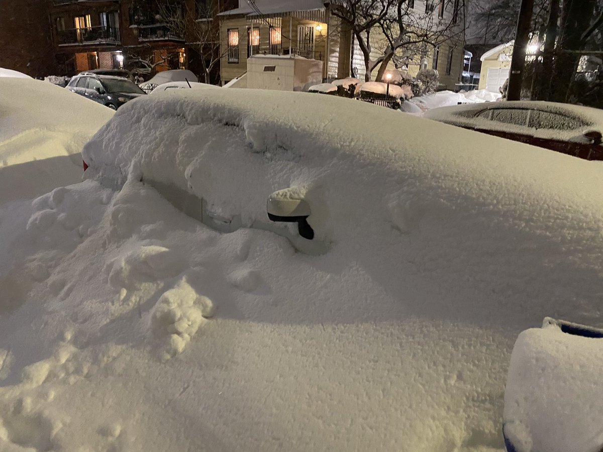 jenbrookelehner's tweet photo. Found our car. ❄️
#SnowStorm2021 #NYCSnowstorm #blizzard2021 https://t.co/NIN4taClWC