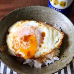 簡単に作れるから朝食にもぴったり!シンプルなのに美味しい目玉焼き丼の作り方!