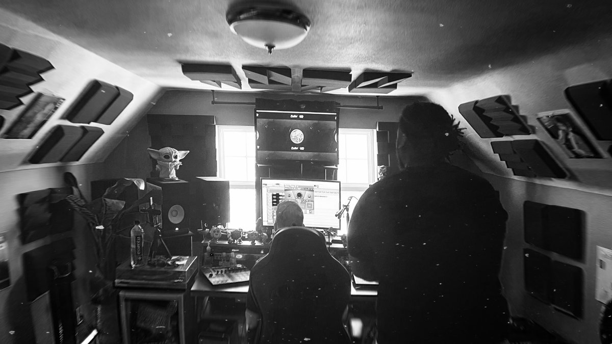 AMMixes's tweet photo. @GnarlyJevy made some heat in the stu today 🎙🎛🎚 #AMMixes https://t.co/CYgHpRenjQ
