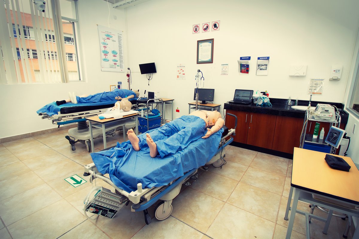 UTEoficial's tweet photo. Con el compromiso de aportar con profesionales para atender emergencias en el ámbito prehospitalario, sistemas de transporte y servicios de emergencia de las unidades de salud, ofertamos la carrera: 𝗔𝘁𝗲𝗻𝗰𝗶𝗼́𝗻 𝗣𝗿𝗲𝗵𝗼𝘀𝗽𝗶𝘁𝗮𝗹𝗮𝗿𝗶𝗮 𝘆 𝗘𝗺𝗲𝗿𝗴𝗲𝗻𝗰𝗶𝗮𝘀. https://t.co/oAJje7IFjz