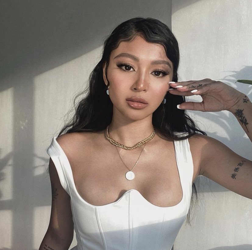 iconiclustre's tweet photo. WOW MISS NADINE https://t.co/iQtSsnpNkb