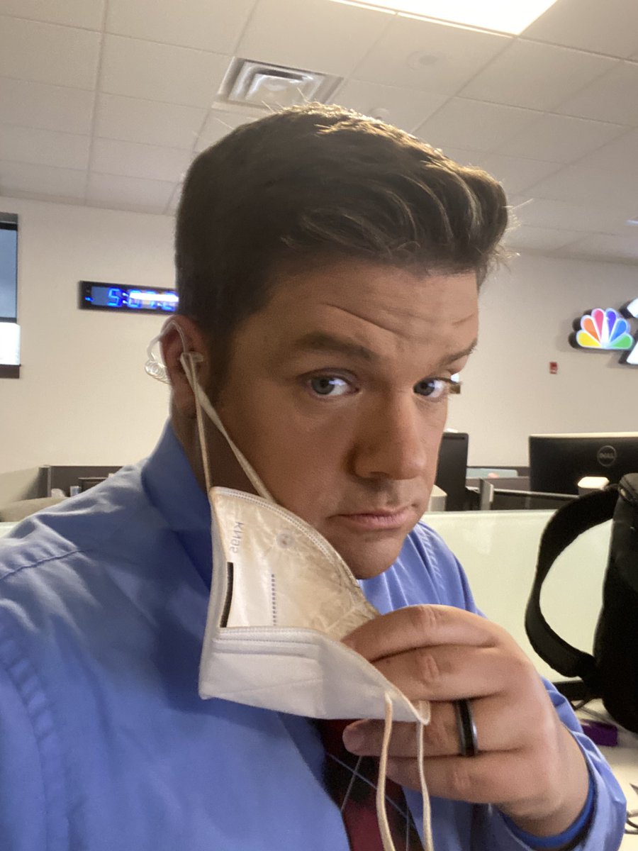 DaveBondyTV's tweet photo. TV news anchor problems. Ifb gets tangled with mask. #tvnews #tvnewslife #maskissues #ifb https://t.co/pIiYbiJ20w
