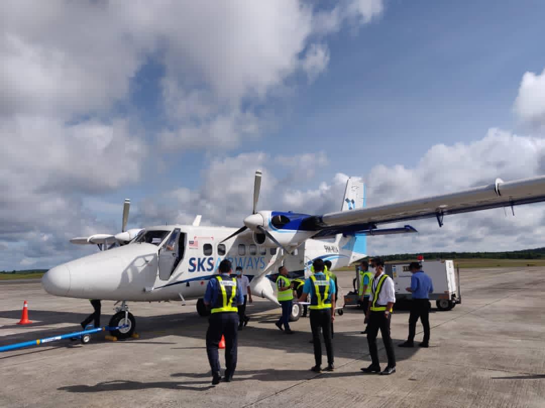 SKS Airways on Twitter: "DHC6-300 Twin Otter SKS Airways: 9M-KIA aircraft  first landing in Senai International Airport, Johor Bahru (JHB). Recurrent  training for MASwings TRI and TRE on December 14, 2020 Senai