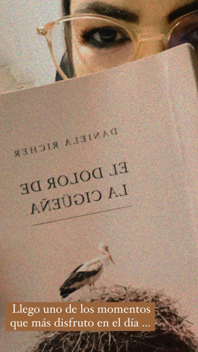 A leer un rato! Cada vez se pone más interesante #ElDolorDeLaCigüeña <a href="/danielaricher/">Daniela Richer</a> #MujeresLeyendoMujeres #Megustaleer