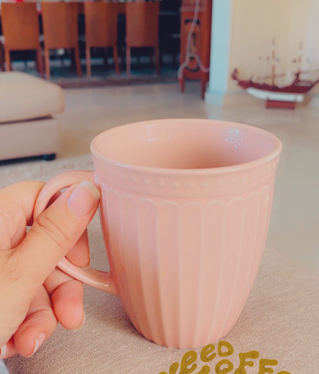 حين يصبح فنجان القهوة 
أدفأ من قلوب الكثيرين
حينها أتفانى في حب 
قهوتي أكثر ☕