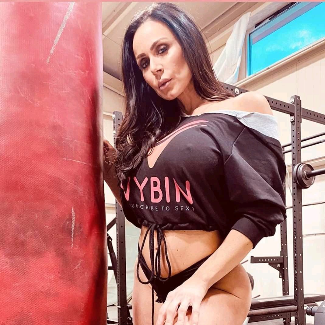 miss_sana97's tweet photo. #MondayVibes #Vybin @KendraLust https://t.co/Lj2QbrQ8qt