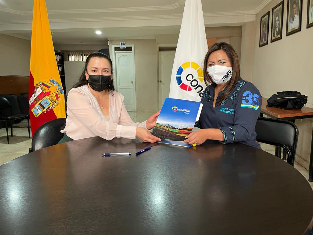 LizBermeo35's tweet photo. #Comprometidos con CONAGOPARE para que los #recursos del sector #rural no sean desviados y se cubran las diferentes necesidades de nuestro #Azuay.
#Gracias al @PuebloGualaceo por el espacio para presentar nuestras #propuestas de #trabajo.
#TodoTodito35 https://t.co/nn2iL0vNZa