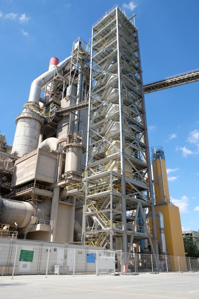 Calixlimited's tweet photo. The LEILAC1 pilot plant has successfully piloted Calix technology in the separation of unavoidable process CO2 emissions from #cement

Next step - LEILAC2 - will separate ≈  20% of a typical cement plant process emissions while looking at alternative sources of heating https://t.co/VchepFDjoi