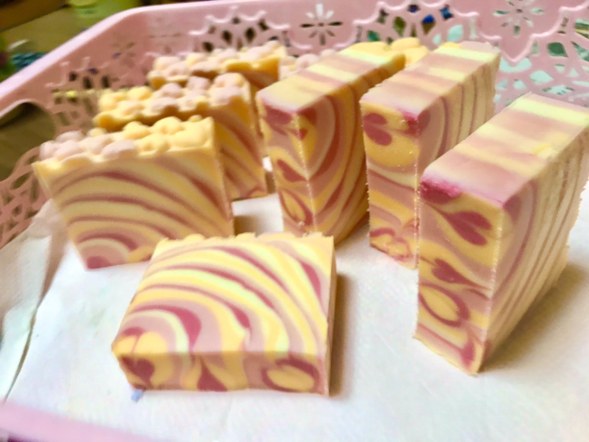 ヘアモードbestyle 手作り石けん 新作オリーブオイル石けん 型出しカットしました O O ﾆｺ アプリコットの香り オーダー 3月1日解禁予定 T Co Egmpxc3st9