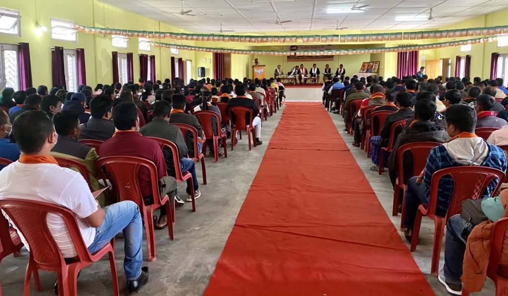 AnantaOdisha's tweet photo. Attended Mandal Level BJP workers training Camp at Golden Pagoda, #namshi .
#BJP4India #Bjptrainingcell
@PemaKhanduBJP @PMOIndia @JPNadda @rammadhavbjp @AjayJamwalNE @BJP4India https://t.co/7JOGg7VLz4