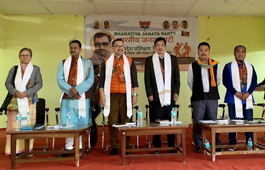 AnantaOdisha's tweet photo. Attended Mandal Level BJP workers training Camp at Golden Pagoda, #namshi .
#BJP4India #Bjptrainingcell
@PemaKhanduBJP @PMOIndia @JPNadda @rammadhavbjp @AjayJamwalNE @BJP4India https://t.co/7JOGg7VLz4