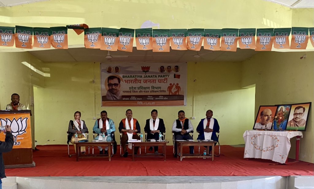 AnantaOdisha's tweet photo. Attended Mandal Level BJP workers training Camp at Golden Pagoda, #namshi .
#BJP4India #Bjptrainingcell
@PemaKhanduBJP @PMOIndia @JPNadda @rammadhavbjp @AjayJamwalNE @BJP4India https://t.co/7JOGg7VLz4