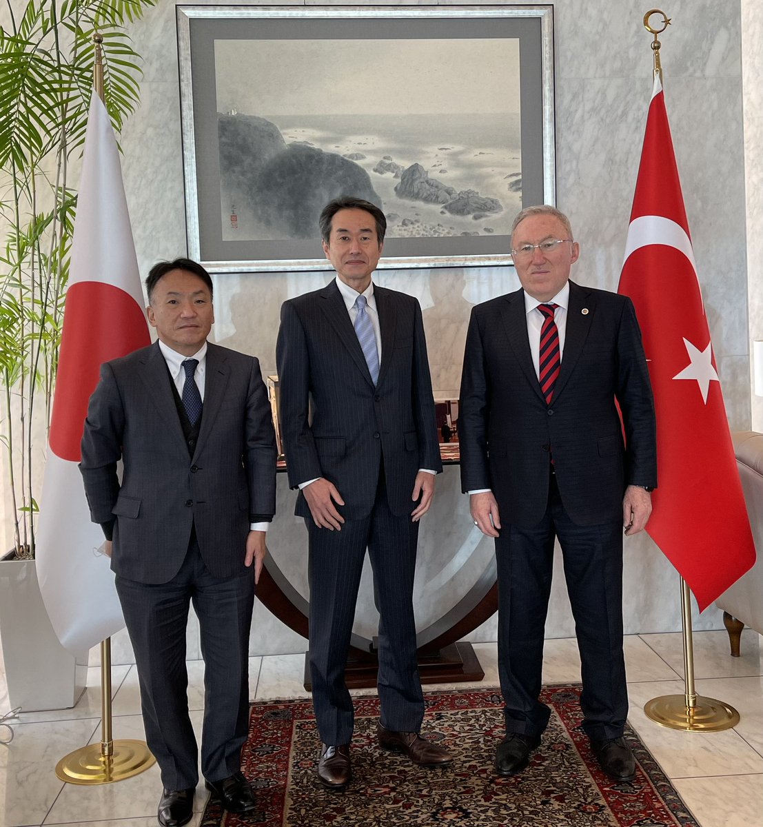 トルコ大使館 T C Tokyo Buyukelciligi 日清フーズの小池祐司社長が 離任するメルジャン大使を表敬訪問されました