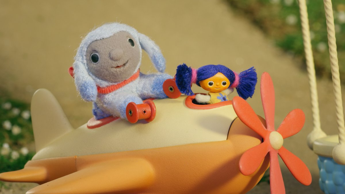 Little Nana and Lambkin are best friends. ✨
In the Toy House Friends Band, they play the bass drum together, and when riding on the Toy Roundabout they both choose the aeroplane. ❤️