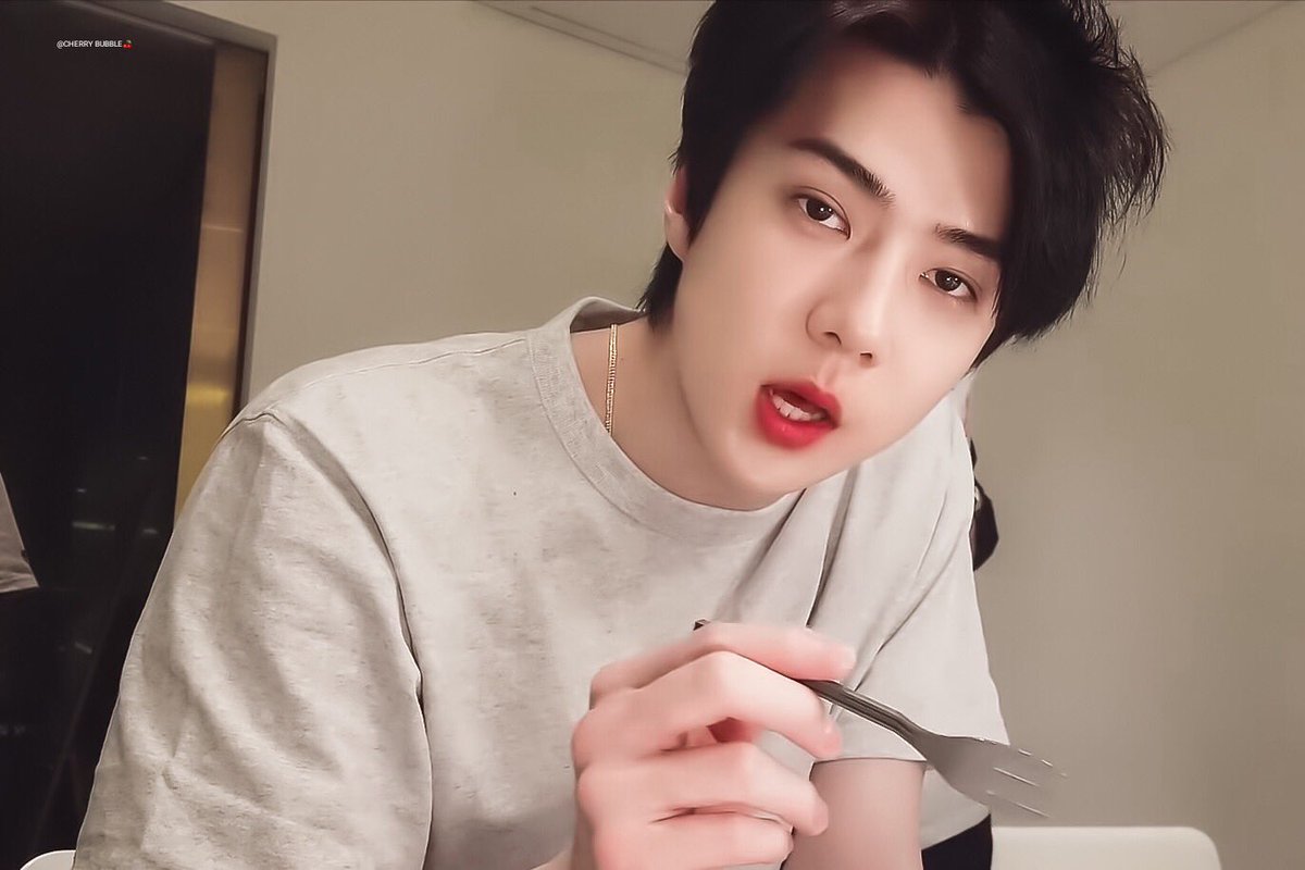 oh sehun pic tweet media