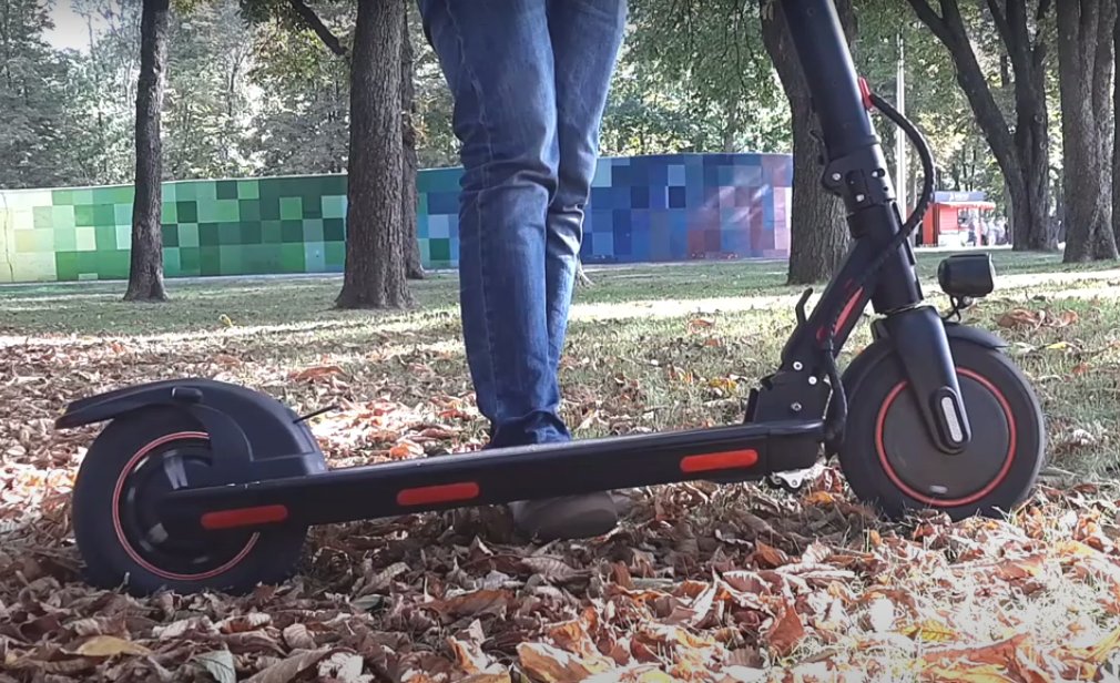 The Leoway Lightweight and Safe E-Scooter techmash.co.uk/2021/02/02/the… @TechmashUK #TechmashUK #Leoway #Escooter #2WD #Scooter #Transport #DualDrive #SmartScooter #BatteryPoweredScooter #SmartTraction #PersonalTransport