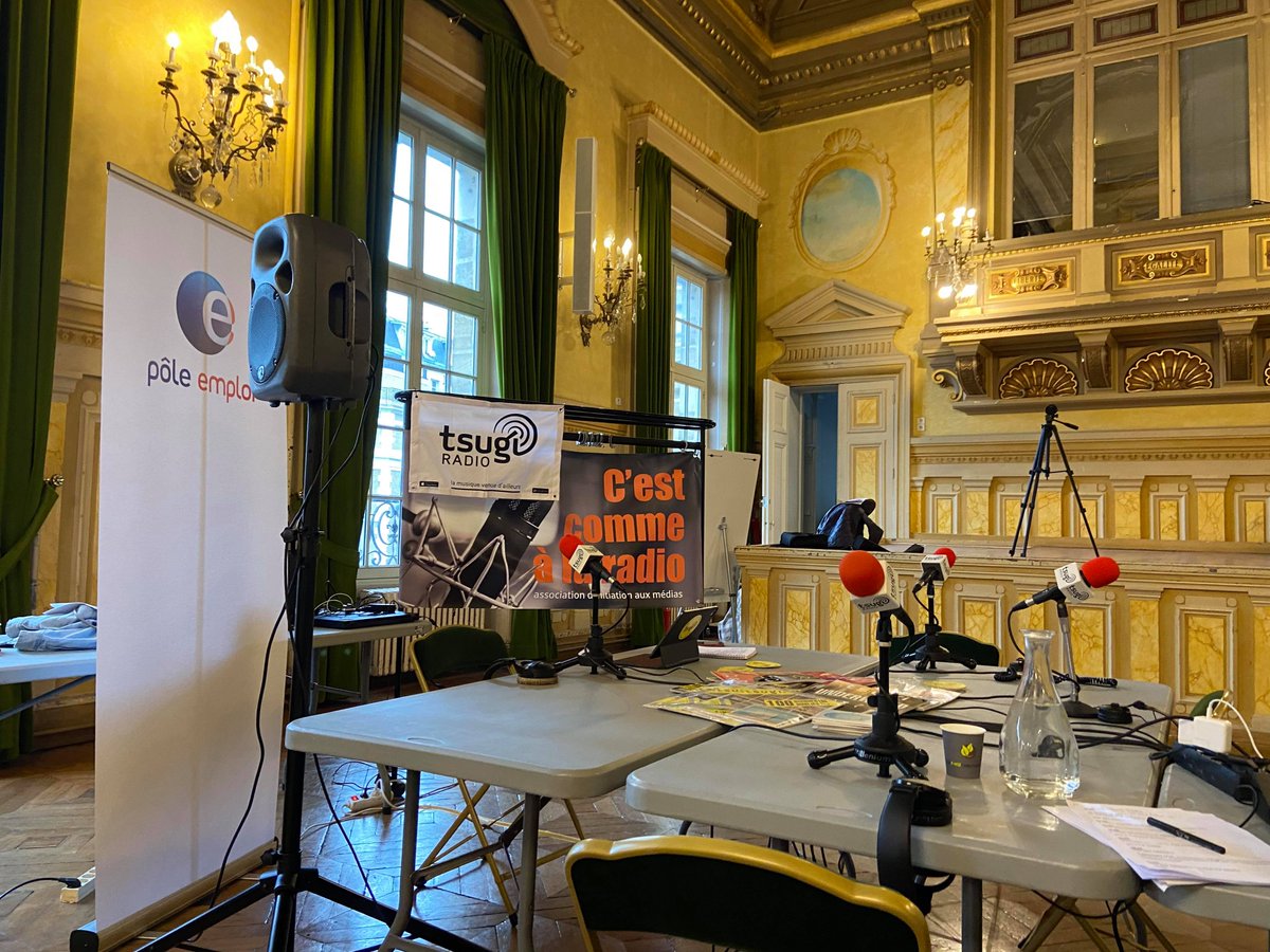 C'est dans 15 mn, en direct sur @tsugiradio, et sur notre page facebook ! Notre émission avec @poleemploi_75, à découvrir en live. On a le trac, mais qu'est-ce qu'on est fiers, aussi, de tout ce qu'on réalisé nos stagiaires
