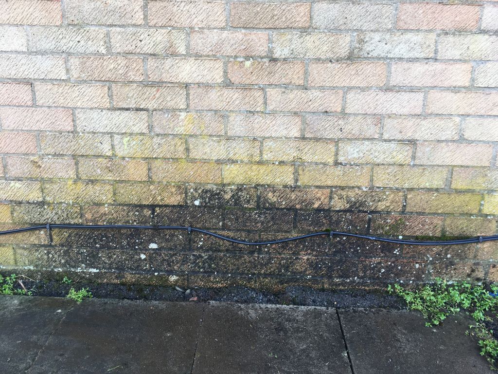 This is a common sign your gutter is leaking. Penetrating damp is caused by blocked or leaking gutters. This happens when water comes into contact with your brickwork 🧱 and soaks 💧 through.

📞 Get in touch today for a Free no obligation quote.