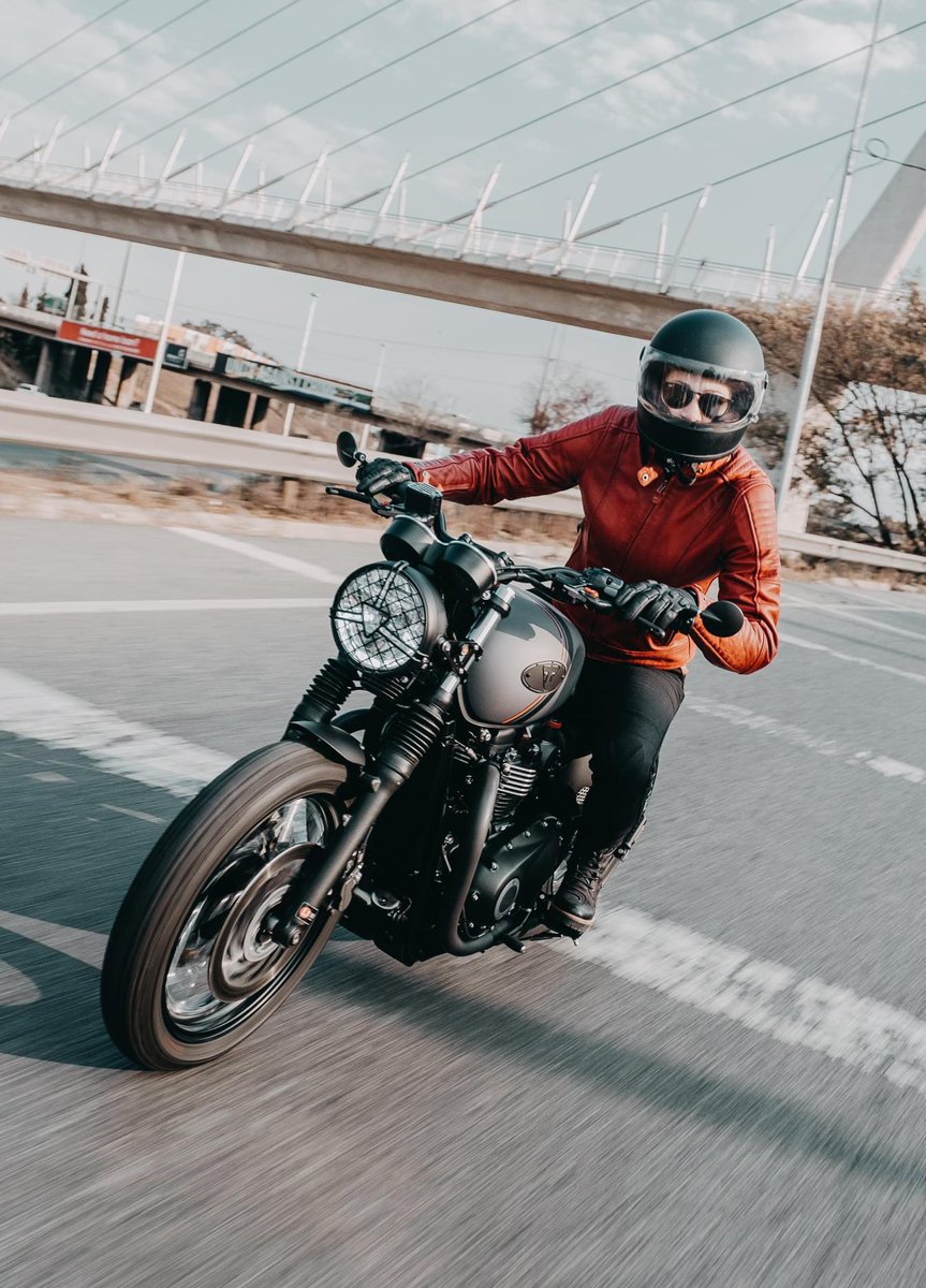 TriumphMotorSA's tweet photo. Customs are cool! Our range of Bonnevilles are the perfect modern classic to customise, the majority of them have 80+ original Triumph parts &amp; accessories to make it truly yours. 
📸: @ridemotostakephotos

#triumphsa #bonneville #modernclassic #T120 #caferacer #fortheride https://t.co/7tkzqEp9VM