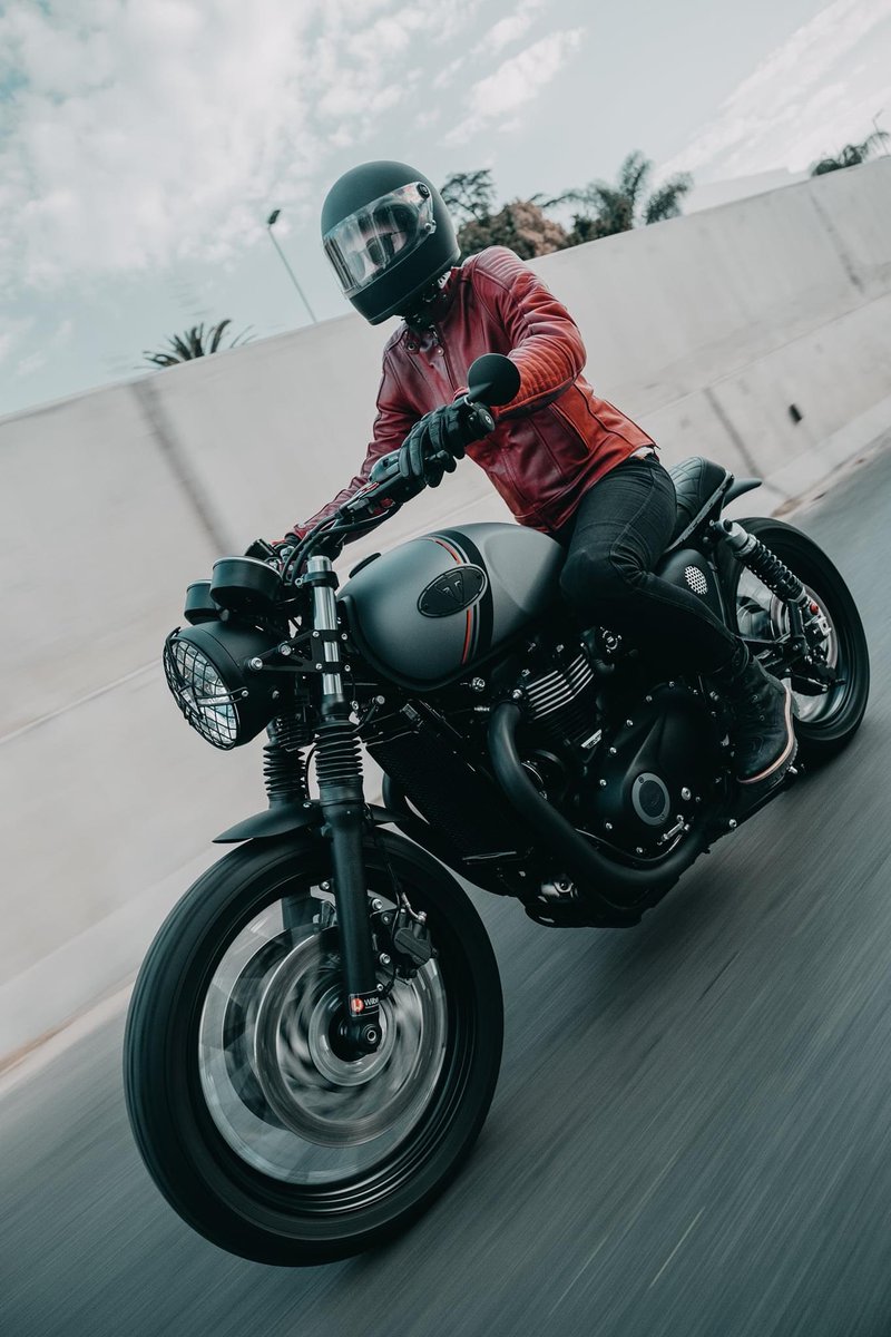 TriumphMotorSA's tweet photo. Customs are cool! Our range of Bonnevilles are the perfect modern classic to customise, the majority of them have 80+ original Triumph parts &amp; accessories to make it truly yours. 
📸: @ridemotostakephotos

#triumphsa #bonneville #modernclassic #T120 #caferacer #fortheride https://t.co/7tkzqEp9VM