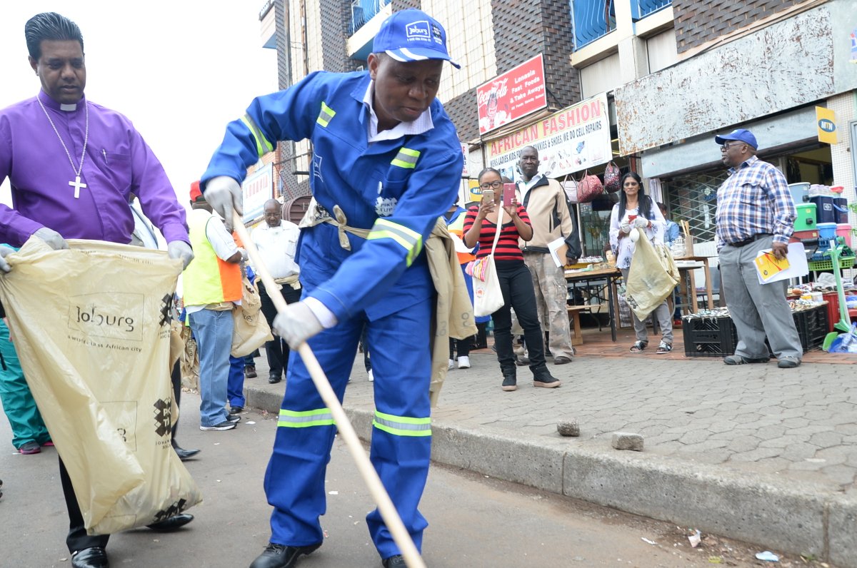 Herman Mashaba - Still one of the greatest examples of a public SERVANT South Africa has ever seen. 

A man that mobilised politicians, civil servants, and business people to take responsibility for the betterment of their communities.

This is the future we deserve 🇿🇦💚