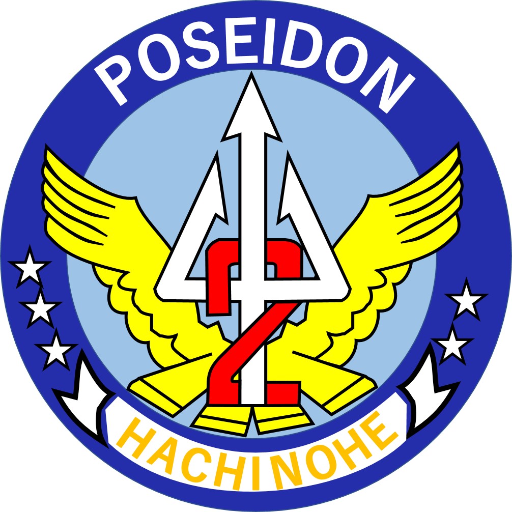 第2航空隊のｽｺｰﾄﾞﾛﾝﾏｰｸであるｵｰﾃﾞｨﾝ(ODIN)は北欧神話の最高神です。ｳﾞｧｲｷﾝｸﾞに信仰された魔術と知識の神、戦いの神 であるｵｰﾃﾞｨﾝの顔をﾓﾁｰﾌにしています。背景の紺色は北の海、王冠は青森県、文字の白は雪、氷をｲﾒｰｼﾞしています。, image size:1006x1006