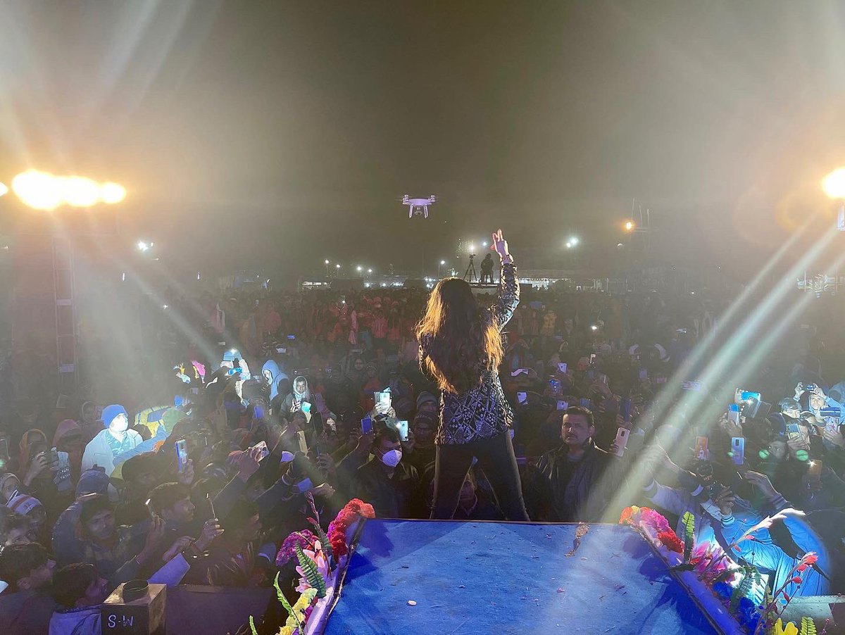 Love_Oindrila's tweet photo. 2021 first show at Bankura..Thank you for all the love &amp; support❤️
#feelingblessed https://t.co/aCBn2N0NWL