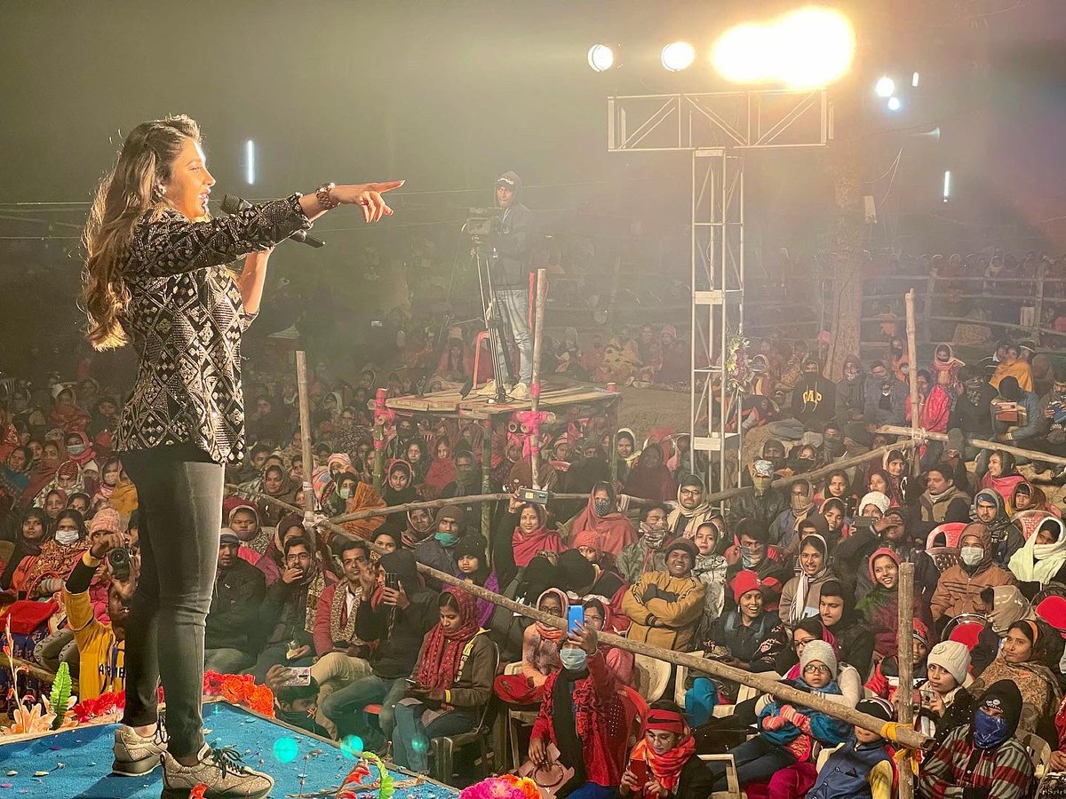 Love_Oindrila's tweet photo. 2021 first show at Bankura..Thank you for all the love &amp; support❤️
#feelingblessed https://t.co/aCBn2N0NWL