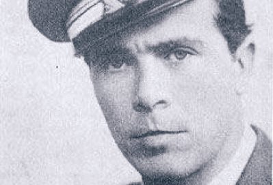 ANPIRomaPosti's tweet photo. “So che è col sangue che si fa grande il paese nel quale si è nati, si è vissuti e si è combattuto.”

Maggiore dell’#Aeronautica e comandante della 76a #BrigataGaribaldi #UgoMacchieraldo,catturato su delazione,venne fucilato dai nazifascisti a #Ivrea il #2febb45.Aveva 36 anni. https://t.co/sxV4gAf3xY