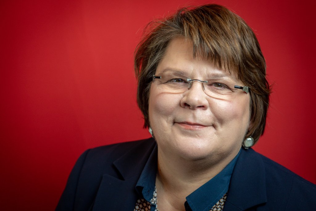 Demming-Rosenberg (SPD) begrüßt kostenlose Schutzmasken für Bedürftige

Die Vorsitzende des Ausschusses für Arbeit, Soziales und Gesundheit, Andrea Demming-Rosenberg, begrüßt, dass von Bund und Land kurzfristig Schutzmasken spd-duisburg.de/demming-rosenb…