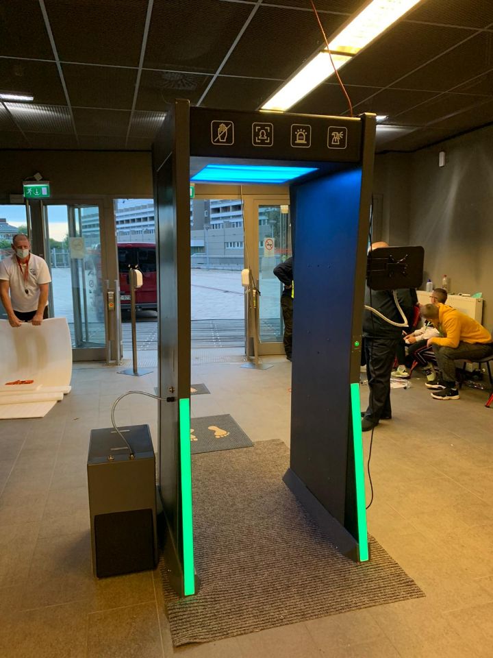 Starsnowstar's tweet image. Disinfection Door/Channel/Gate/Tunnel
Fever Alarm ; 
Auto Voice Broadcast ; 
People data track ; 
No-contact detect temperature ; 
Sport sensor for auto-disinfection ; 
#disinfection #sterilizing #virous #anti-virous