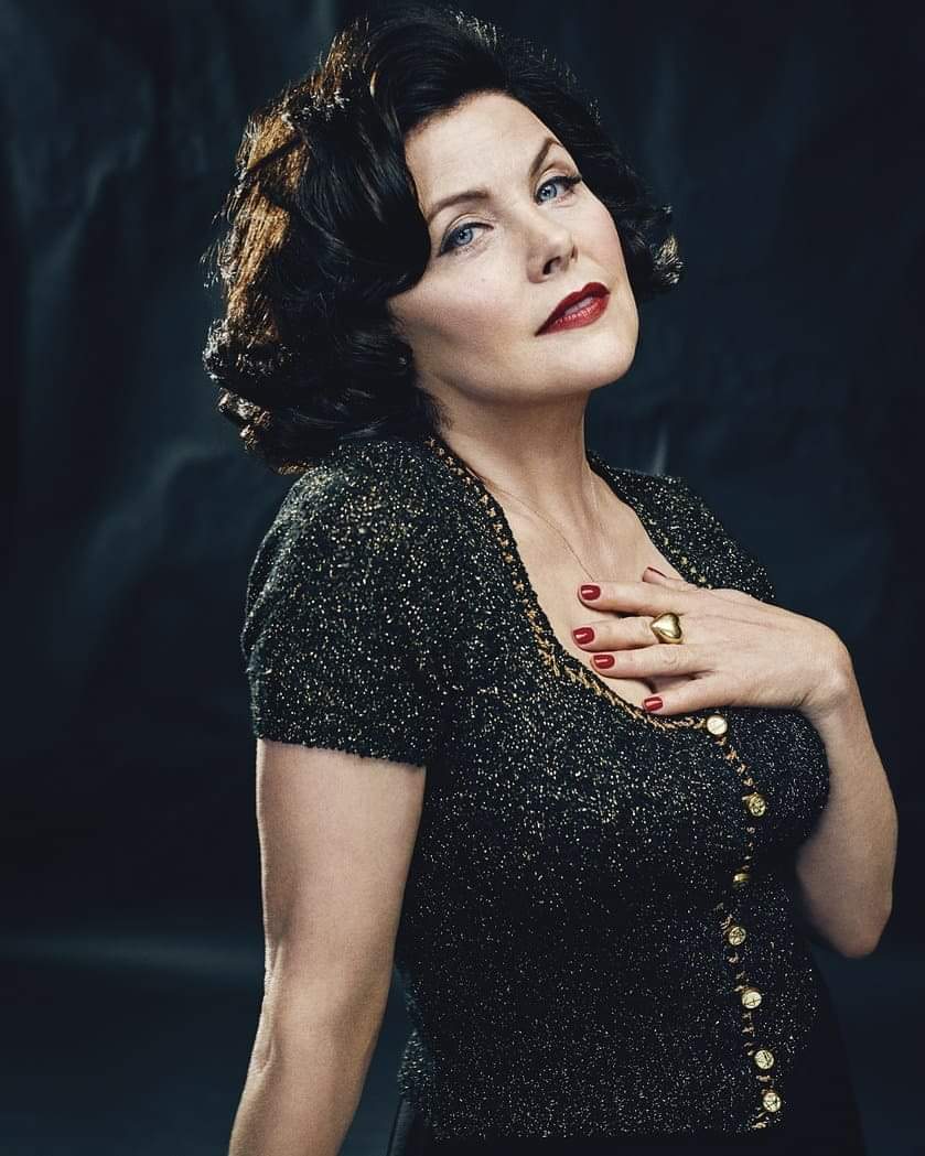 Happy Birthday wishes to Sherilyn Fenn 
