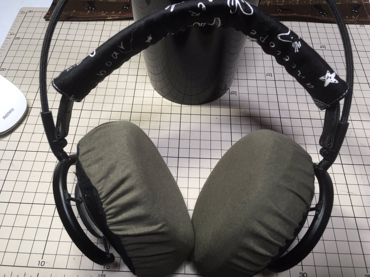 スモークチキン A Twitter イヤーパッドカバーを自作して使ってたヘッドホン ヘッドバンドが劣化してきたので ヘッドバンドカバーも自作しました こういうのって買うと高いよね