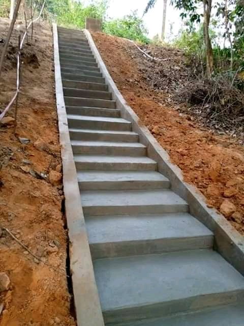 Mikeekpo's tweet image. #Nigeria: A Country where #YouthCorpers are commissioning more completed PROJECTS than State Governors. Project that has direct impact on communities.

@AniebietJerome wrote;
Fellow Akwa Ibomites,  This is highly commendable.
Residents in this #AkwaIbom village.
#AkwaIbomTwitter