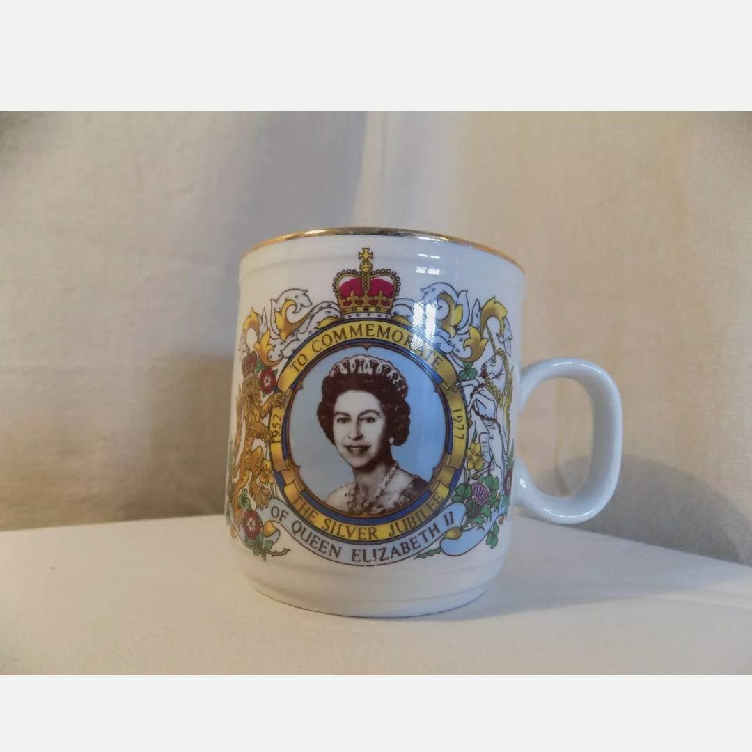 Queen Elizabeth II Silver Jubilee Commemorative Coffee Mug Churchill