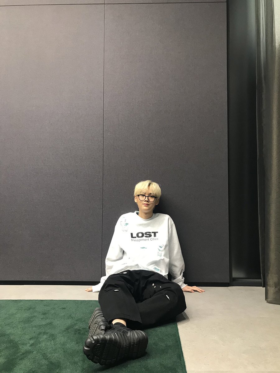 ciipherupdates1's tweet image. 210202

@RAIN_Ciipher Twitter update

TRNS:
[#TAG] Glasses are tight
#CIIPHER #싸이퍼