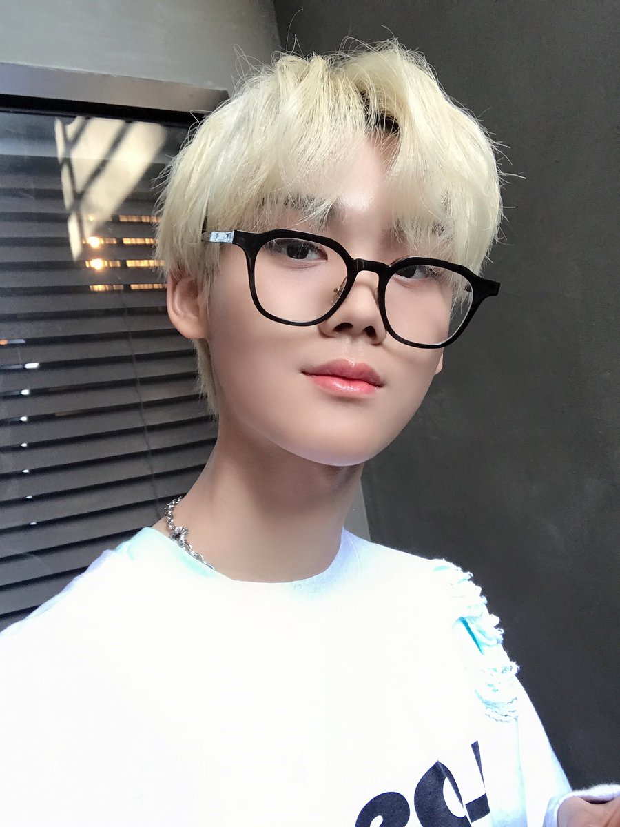 ciipherupdates1's tweet image. 210202

@RAIN_Ciipher Twitter update

TRNS:
[#TAG] Glasses are tight
#CIIPHER #싸이퍼