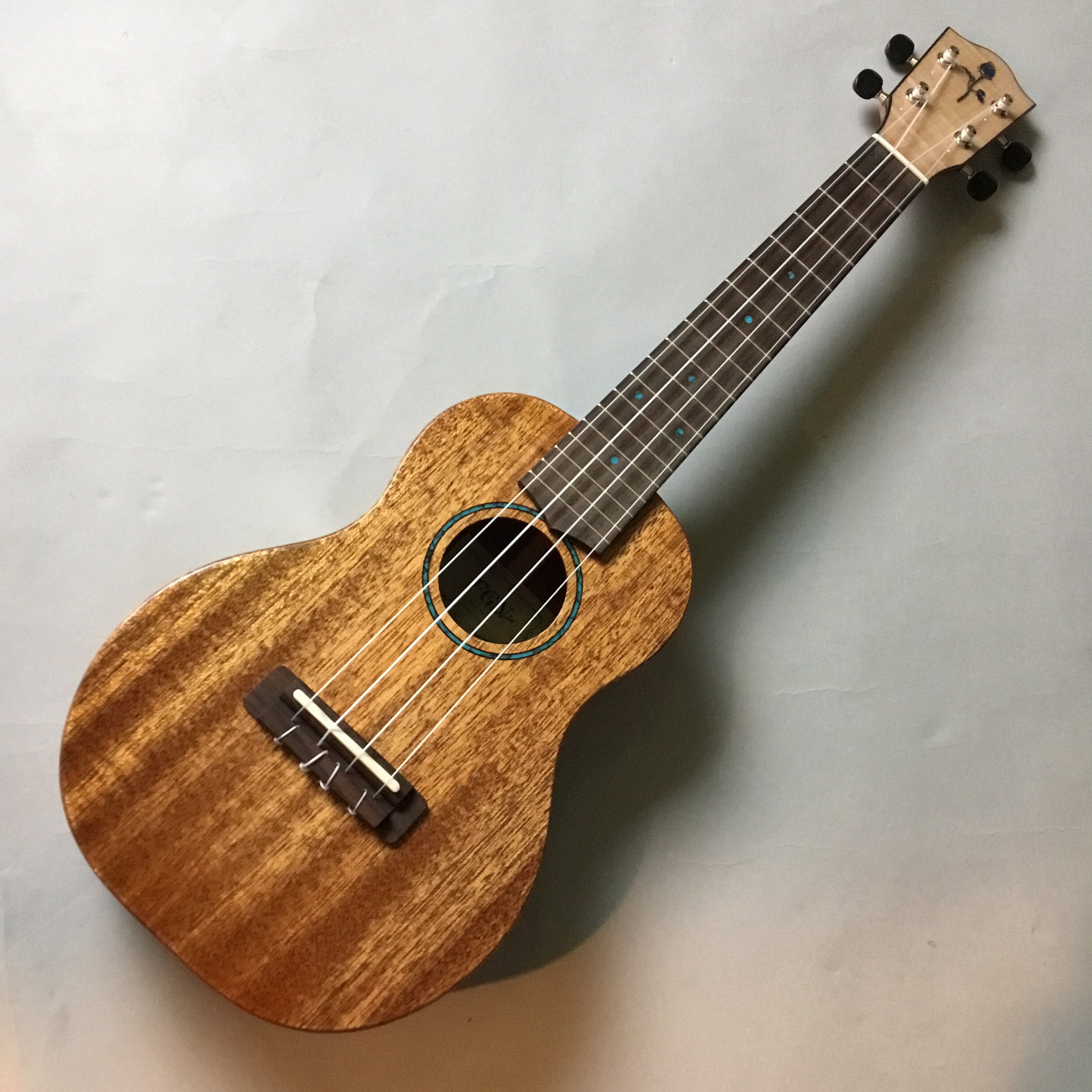 島村楽器 ミ ナーラ奈良店 国産の名門 フジゲンのウクレレが入荷しました ヘッドロゴが超かっこいい 試奏動画も近々アップしますので 乞うご期待 Ukurere Fgn T Co L2ikhudjiy T Co Reqgtof4fn Twitter
