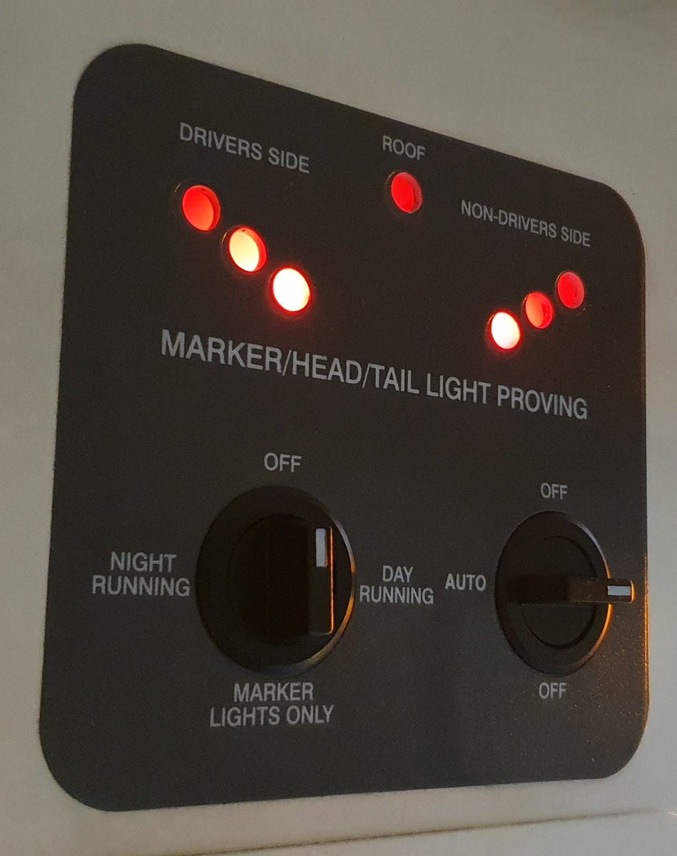  Next, we set the tail lights by turning the right hand switch to the 3 o'clock position. All trains must display a tail light, to mark the rear train and confirm that the train is "complete" (not left any carriages behind unintentionally) &ndash; bei  Horsham Railway Station (HRH)