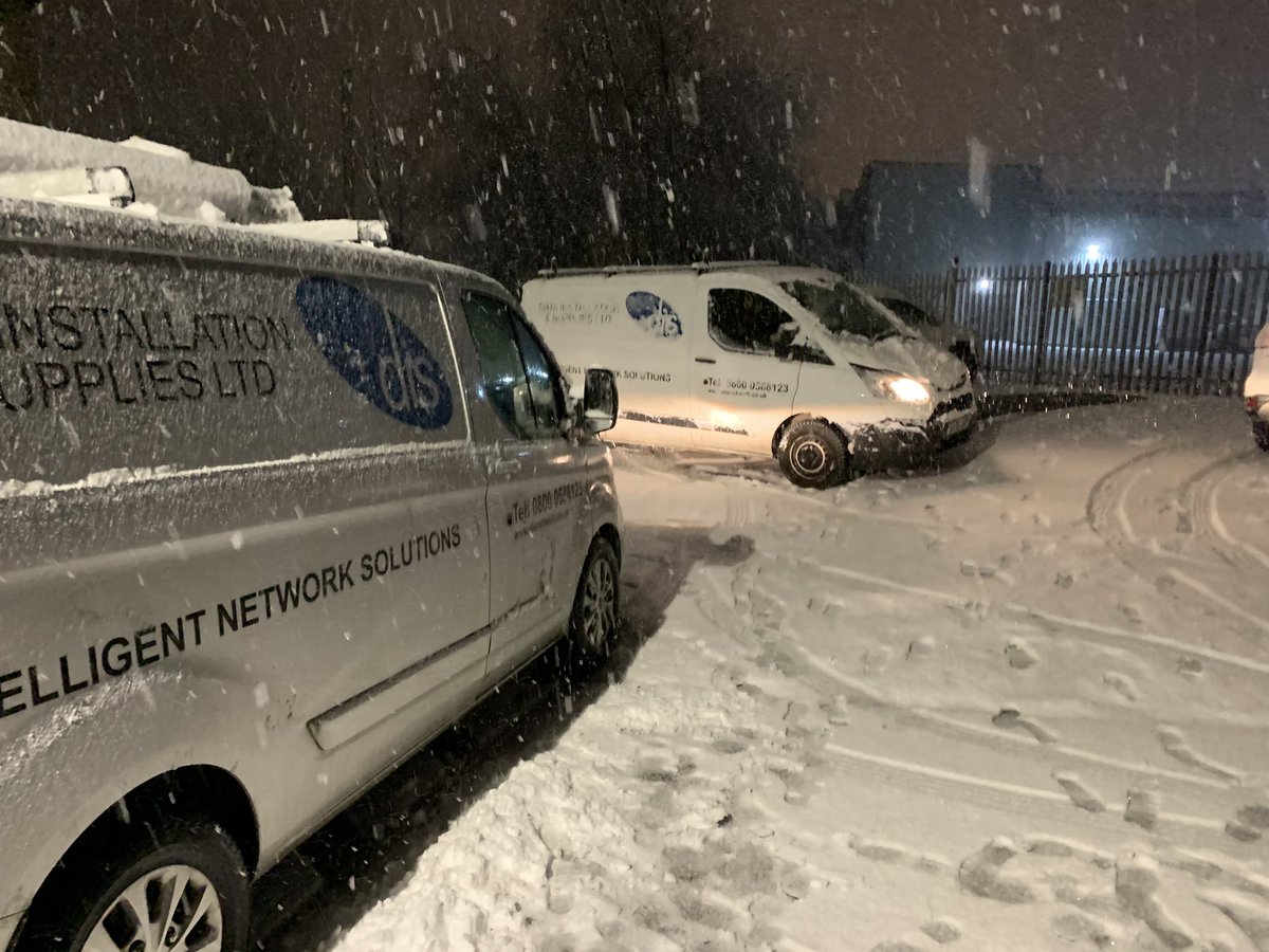 dislimited's tweet image. Snow! What snow? ❄ 

Takes more than a few snowflakes to keep us from doing a job! 

#datainstallation #workvan #snow