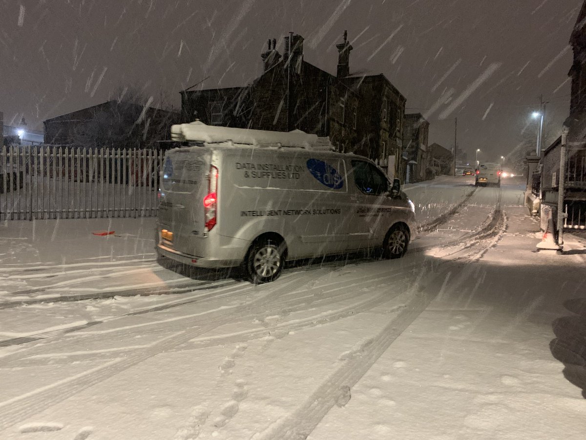 dislimited's tweet image. Snow! What snow? ❄ 

Takes more than a few snowflakes to keep us from doing a job! 

#datainstallation #workvan #snow