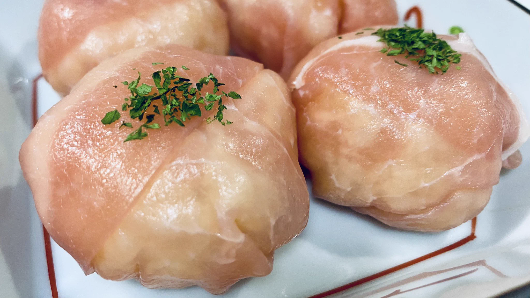 お酒好きの方必見です！中にクリームチーズが入った生ハムの肉巻きおにぎりの作り方！！