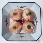お酒好きの方必見です!中にクリームチーズが入った生ハムの肉巻きおにぎりの作り方!