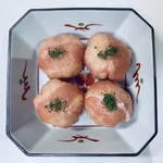 お酒好きの方必見です!中にクリームチーズが入った生ハムの肉巻きおにぎりの作り方!