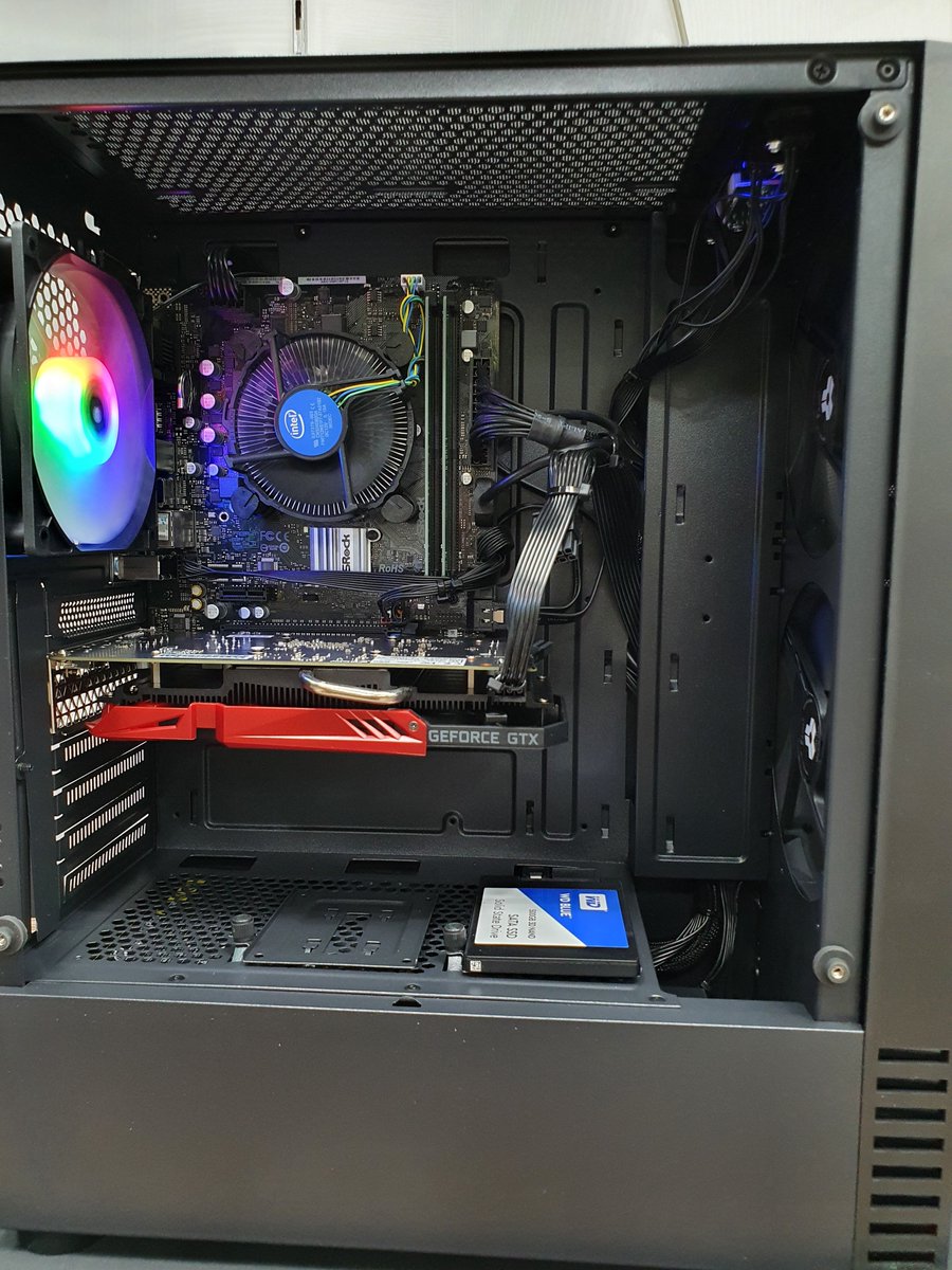 comwoori's tweet photo. 사이퍼즈, 스팀게임, 클튜 조립컴퓨터 입니다

i3 10100F, 16G, GTX 1050 Ti 4G 구성입니다

케이스는 심플한 디자인의 아이구주 HATCH 3 배너 블랙 입니다

헤드셋 포함 60만원대 구성입니다 https://t.co/cDvjFrqJIz