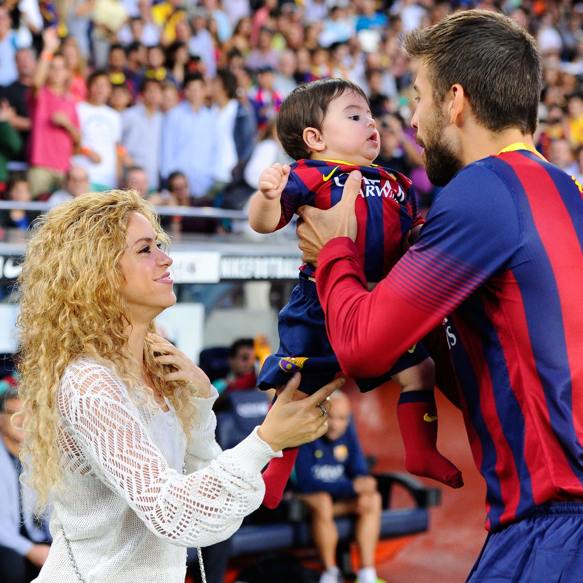 goal's tweet photo. Happy birthday to Gerard Pique and his partner Shakira! 🥳 https://t.co/xH8AUP1spJ