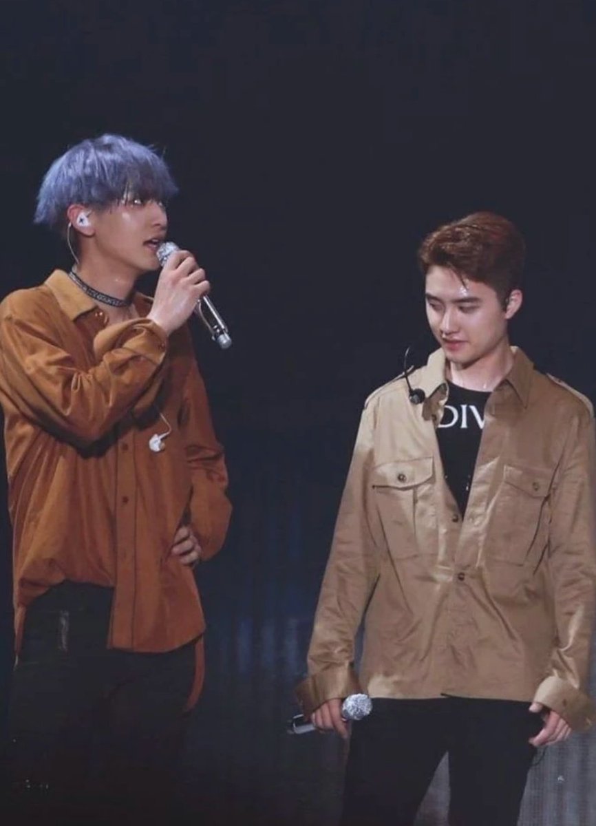  Artificial Love - EXOWhen your bestie looks HOT, so you copy his style.