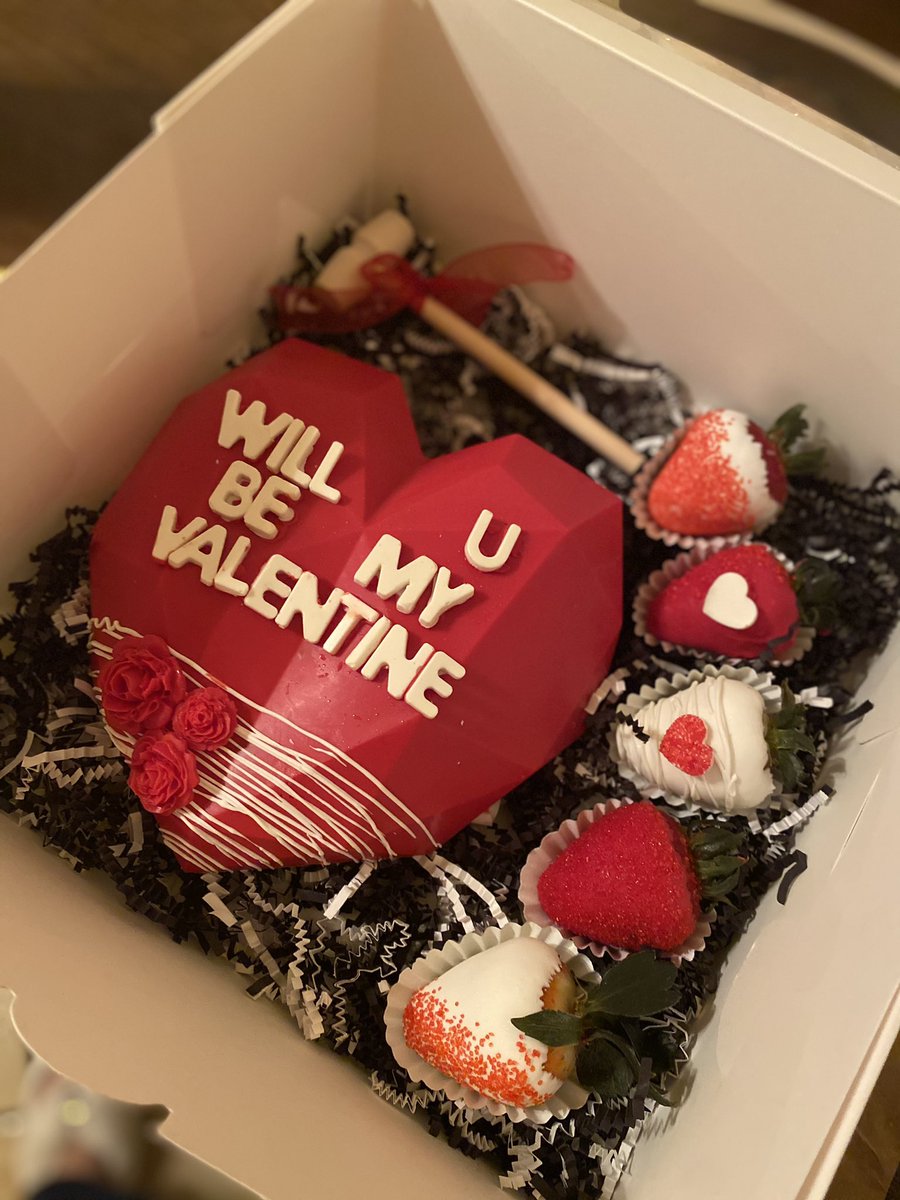 anaxxmariee's tweet photo. Follow my IG page @mariesxxsweets ❤️✨ #breakablehearts #ValentinesDay https://t.co/M8jdOeAga2