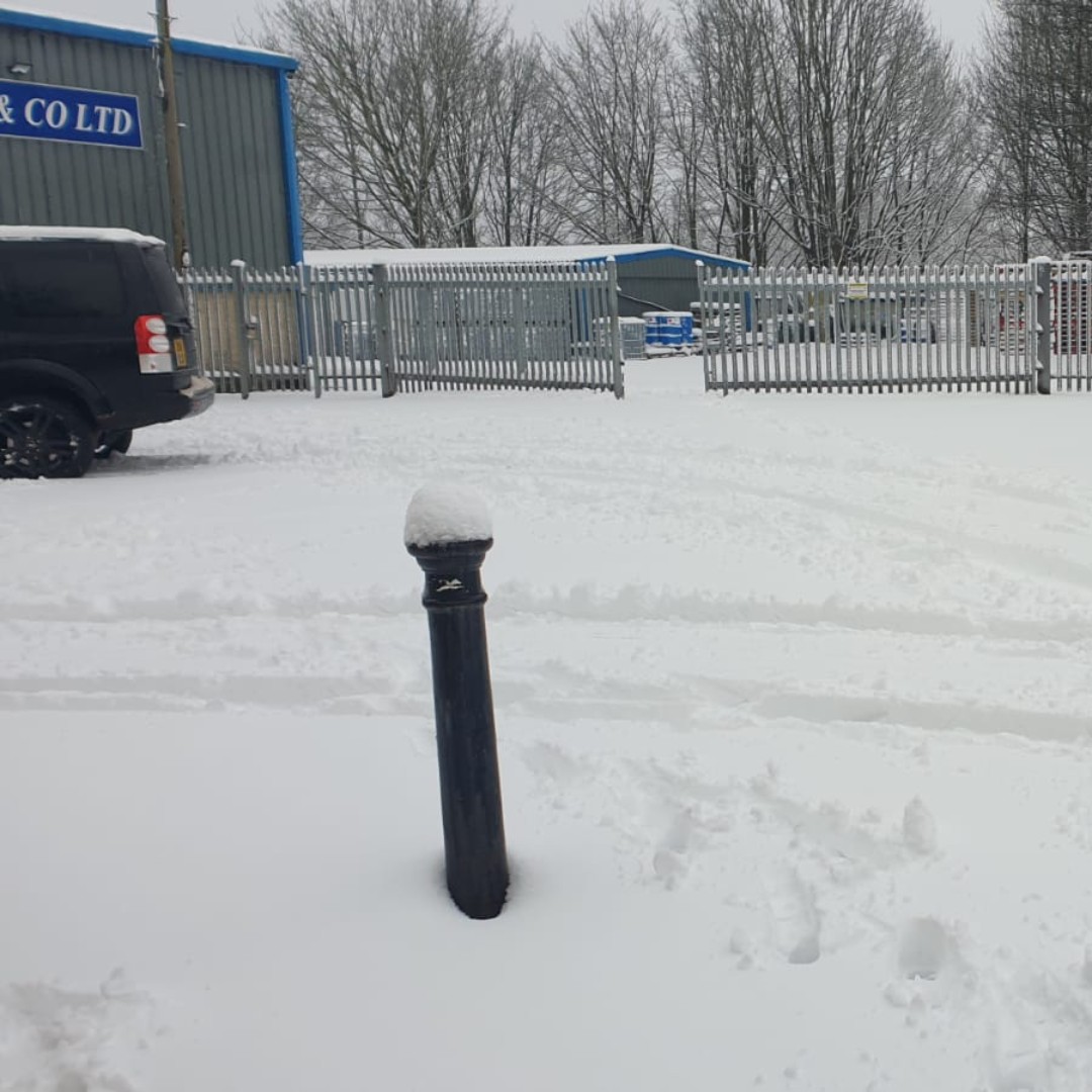 JohnWinter1963's tweet photo. Wow, it's cold outside, and snowy! Our fantastic team who live locally have once again battled into the office and will be there to take your calls. Please bear with us, or drop us an email at dental@johnwinter.co.uk https://t.co/74bs4H2fZN