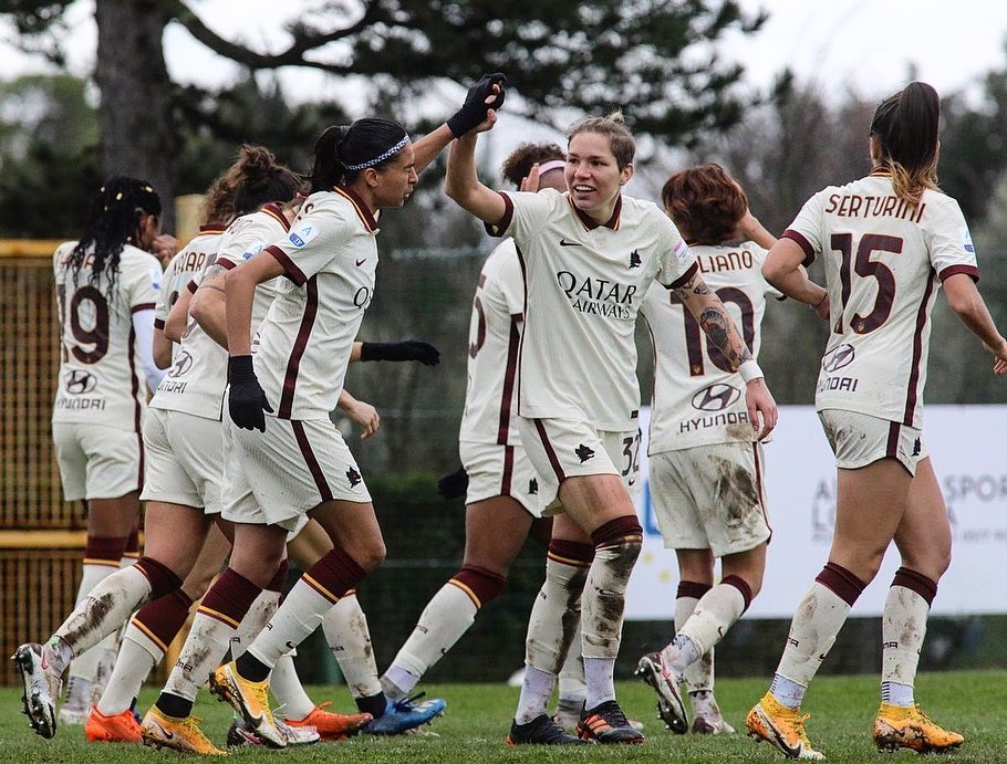 ElenaLinari's tweet photo. Vittoria importante su un campo difficile. Ma siamo solo a fine 1º tempo. Con questa grinta e questa determinazione però possiamo toglierci tante soddisfazioni!! 💛❤️ @OfficialASRoma #CoppaItalia #FlorentiaRoma #quartidifinale #el32 https://t.co/5lsVkzl0NS